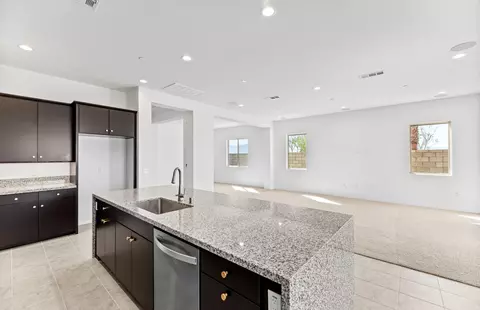 Kitchen - 39-660 Everglades Dr, Indio, CA 92203 photo 3 of 8