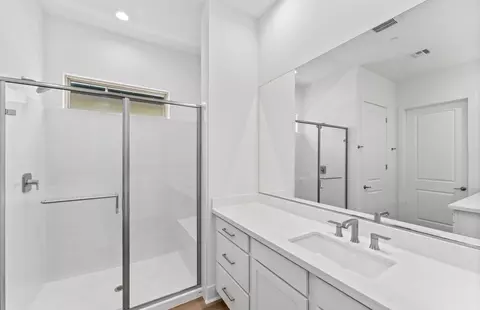 Bath - 39-820 Everglades Dr, Indio, CA 92203 photo 1 of 4