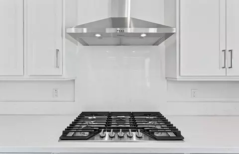 Kitchen - 39-820 Everglades Dr, Indio, CA 92203 photo 4 of 6
