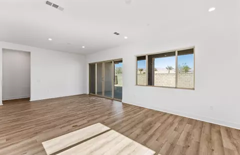 Living - 39-820 Everglades Dr, Indio, CA 92203 photo 4 of 5