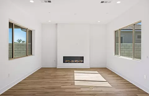 Living - 39-820 Everglades Dr, Indio, CA 92203 photo 2 of 5