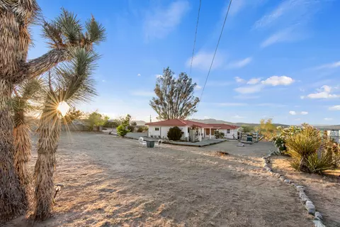 Exterior - 61815 Alta Vista Dr, Joshua Tree, CA 92252 photo 6 of 11