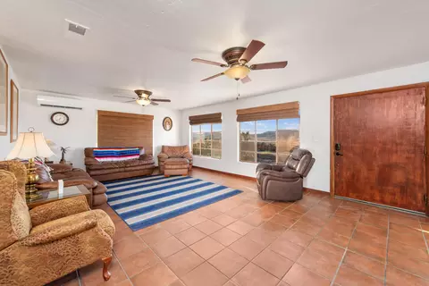 Living - 61815 Alta Vista Dr, Joshua Tree, CA 92252 photo 1 of 5