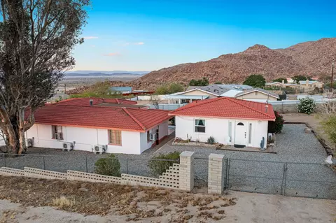 Exterior - 61815 Alta Vista Dr, Joshua Tree, CA 92252 photo 8 of 11