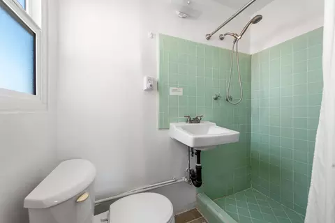 Bath - 61815 Alta Vista Dr, Joshua Tree, CA 92252 photo 2 of 2