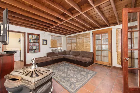 Living - 61815 Alta Vista Dr, Joshua Tree, CA 92252 photo 4 of 5