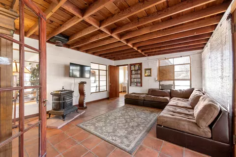 Living - 61815 Alta Vista Dr, Joshua Tree, CA 92252 photo 3 of 5