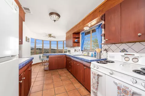 Kitchen - 61815 Alta Vista Dr, Joshua Tree, CA 92252 photo 1 of 2