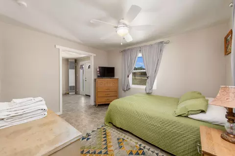 Bedroom - 61815 Alta Vista Dr, Joshua Tree, CA 92252 photo 3 of 4