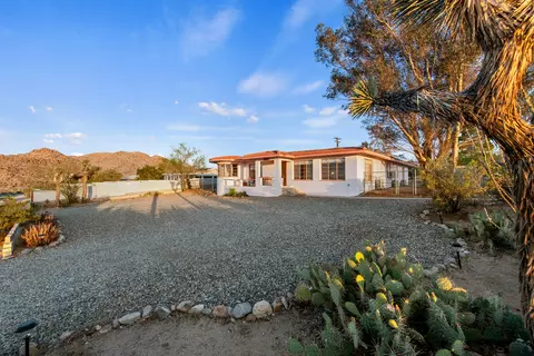 Exterior - 61815 Alta Vista Dr, Joshua Tree, CA 92252 photo 7 of 11
