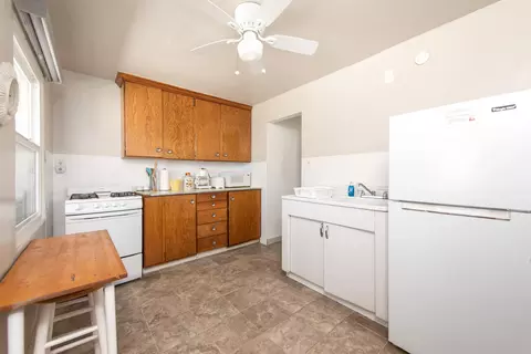 Kitchen - 61815 Alta Vista Dr, Joshua Tree, CA 92252 photo 2 of 2