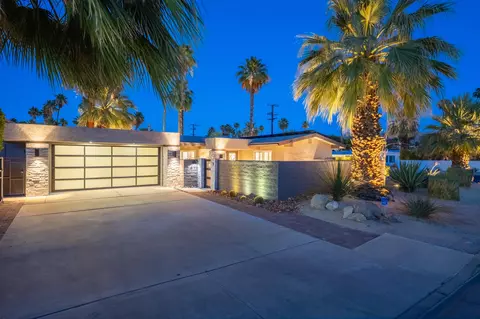 696 S Warm Sands Dr, Palm Springs, CA 92264