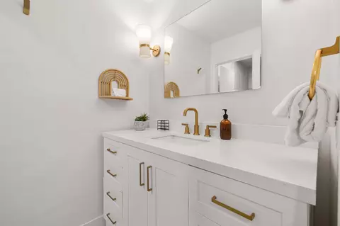 Bath - 45640 Cimarron Rd, Indio, CA 92201 photo 6 of 7