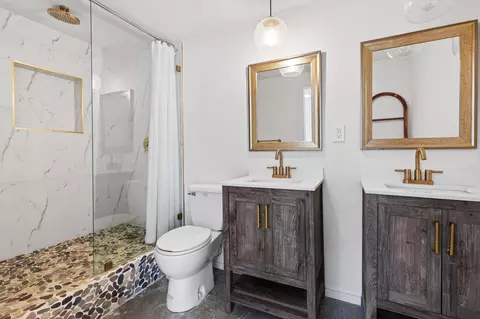 Bath - 2071 Border Ave, Joshua Tree, CA 92252 photo 1 of 4