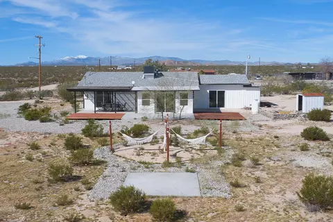 2071 Border Ave, Joshua Tree, CA 92252