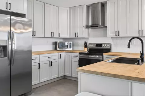 Kitchen - 2071 Border Ave, Joshua Tree, CA 92252 photo 2 of 6