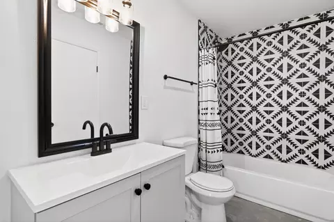 Bath - 2071 Border Ave, Joshua Tree, CA 92252 photo 3 of 4