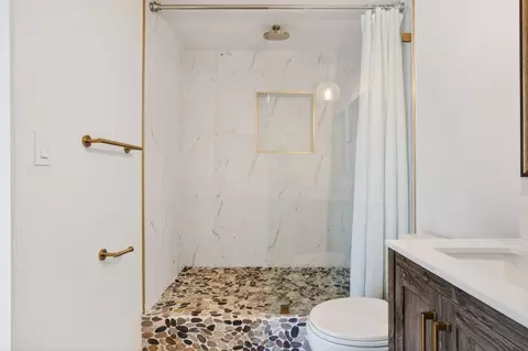 Bath - 2071 Border Ave, Joshua Tree, CA 92252 photo 2 of 4