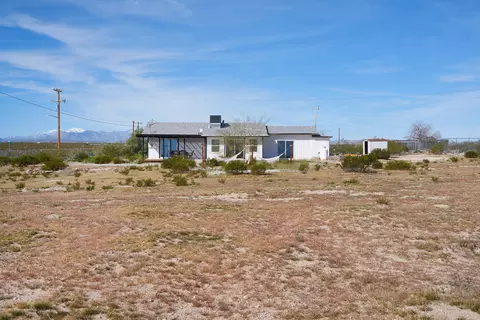 Exterior - 2071 Border Ave, Joshua Tree, CA 92252 photo 8 of 10