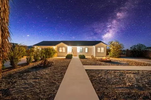 Exterior - 62290 Crestview Dr, Joshua Tree, CA 92252 photo 2 of 28