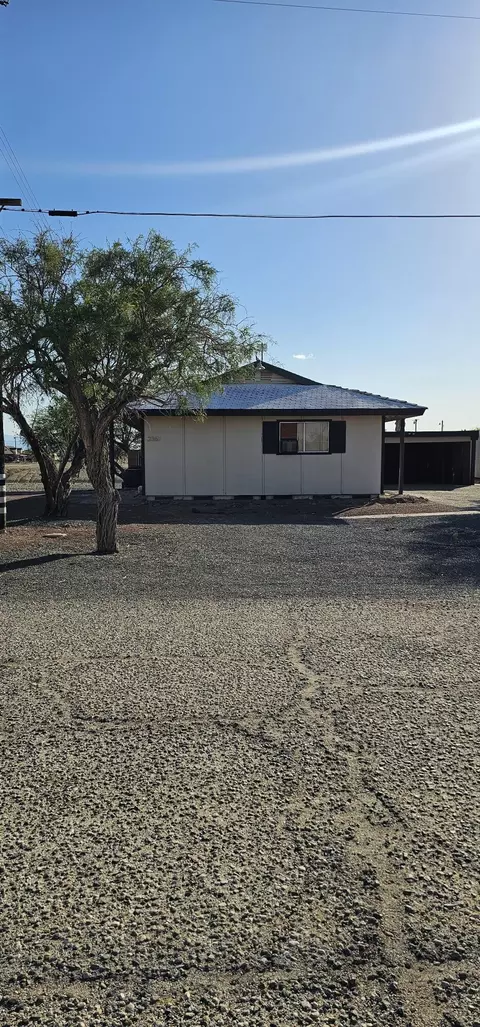 2367 Oahu Ln, Thermal, CA 92274