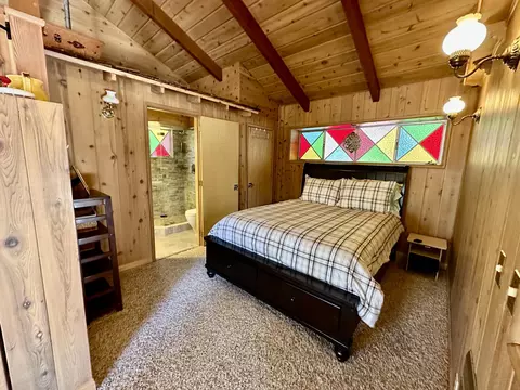 Bedroom - 53226 Overlook Dr, Idyllwild, CA 92549 photo 1 of 6