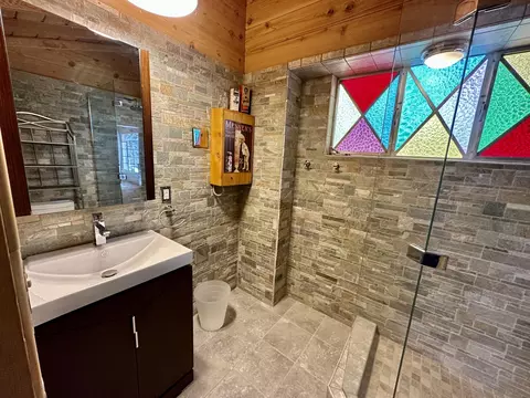 Bath - 53226 Overlook Dr, Idyllwild, CA 92549 photo 1 of 3