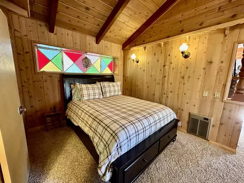 Bedroom - 53226 Overlook Dr, Idyllwild, CA 92549 photo 2 of 6