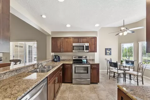 290 Vista Royale Cir W, Palm Desert, CA 92211