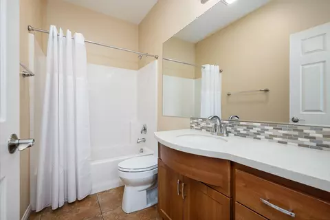 Bath - 81631 Prism Dr, La Quinta, CA 92253 photo 2 of 2