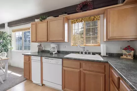 Kitchen - 1047 Butte Ave, Big Bear City, CA 92314 photo 3 of 4