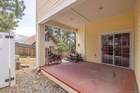 Exterior - 1047 Butte Ave, Big Bear City, CA 92314 photo 7 of 8