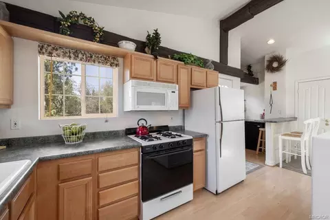 Kitchen - 1047 Butte Ave, Big Bear City, CA 92314 photo 2 of 4
