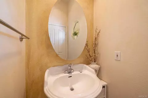 Bath - 1047 Butte Ave, Big Bear City, CA 92314 photo 3 of 6