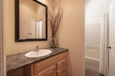 Bath - 1047 Butte Ave, Big Bear City, CA 92314 photo 1 of 6