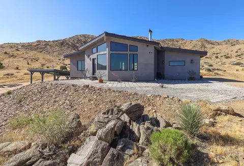 57795 Santa Barbara Dr, Yucca Valley, CA 92284