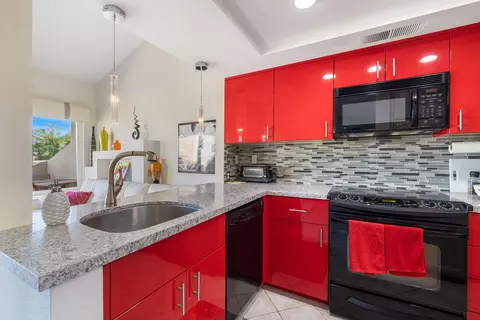 Kitchen - 78229 Indigo Dr, La Quinta, CA 92253 photo 3 of 3