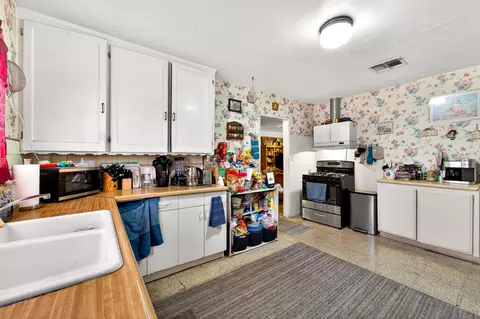 Kitchen - 45255 King St, Indio, CA 92201 photo 4 of 9