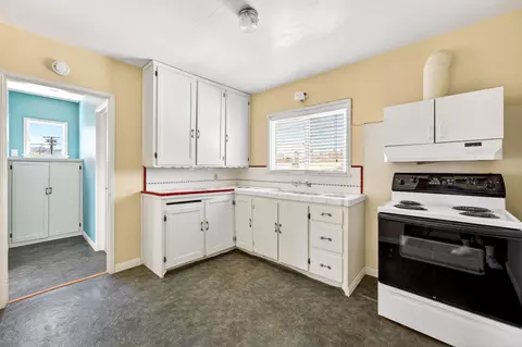 Kitchen - 45255 King St, Indio, CA 92201 photo 7 of 9