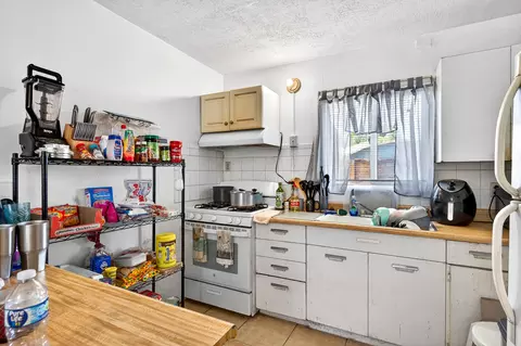 Kitchen - 45255 King St, Indio, CA 92201 photo 5 of 9