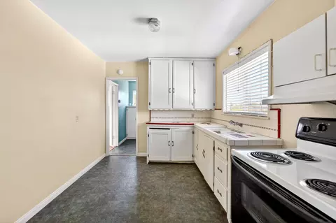 Kitchen - 45255 King St, Indio, CA 92201 photo 8 of 9