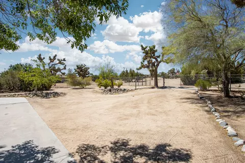 Exterior - 5073 Wallaby St, Yucca Valley, CA 92284 photo 4 of 17