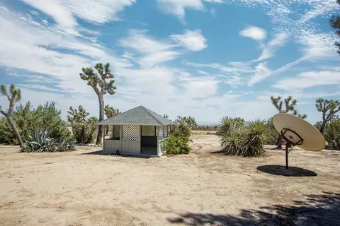 Exterior - 5073 Wallaby St, Yucca Valley, CA 92284 photo 9 of 17