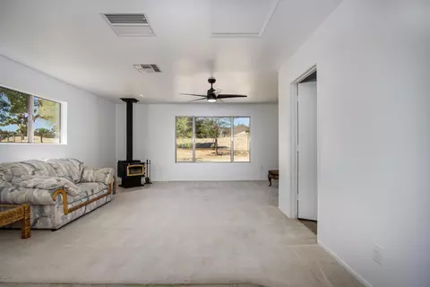 Living - 5073 Wallaby St, Yucca Valley, CA 92284 photo 7 of 8