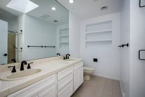 Bath - 5073 Wallaby St, Yucca Valley, CA 92284 photo 1 of 3