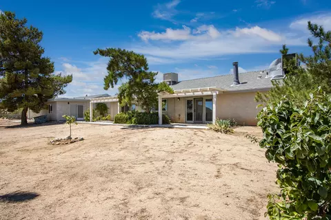 Exterior - 5073 Wallaby St, Yucca Valley, CA 92284 photo 14 of 17