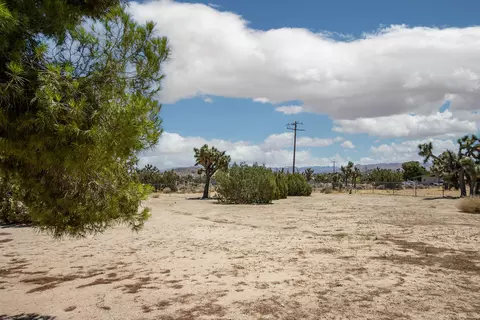 Exterior - 5073 Wallaby St, Yucca Valley, CA 92284 photo 16 of 17