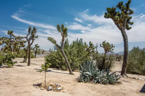 Exterior - 5073 Wallaby St, Yucca Valley, CA 92284 photo 12 of 17