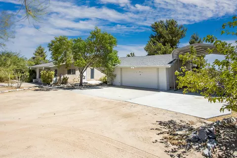 Exterior - 5073 Wallaby St, Yucca Valley, CA 92284 photo 5 of 17
