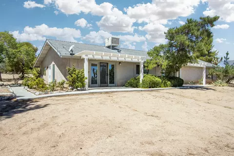 Exterior - 5073 Wallaby St, Yucca Valley, CA 92284 photo 15 of 17